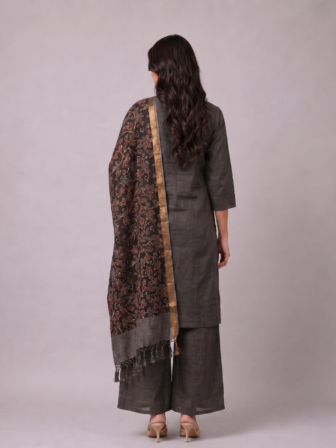 UNSTITCHED-0477