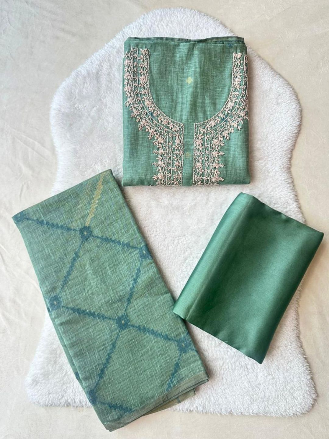 UNSTITCHED-352