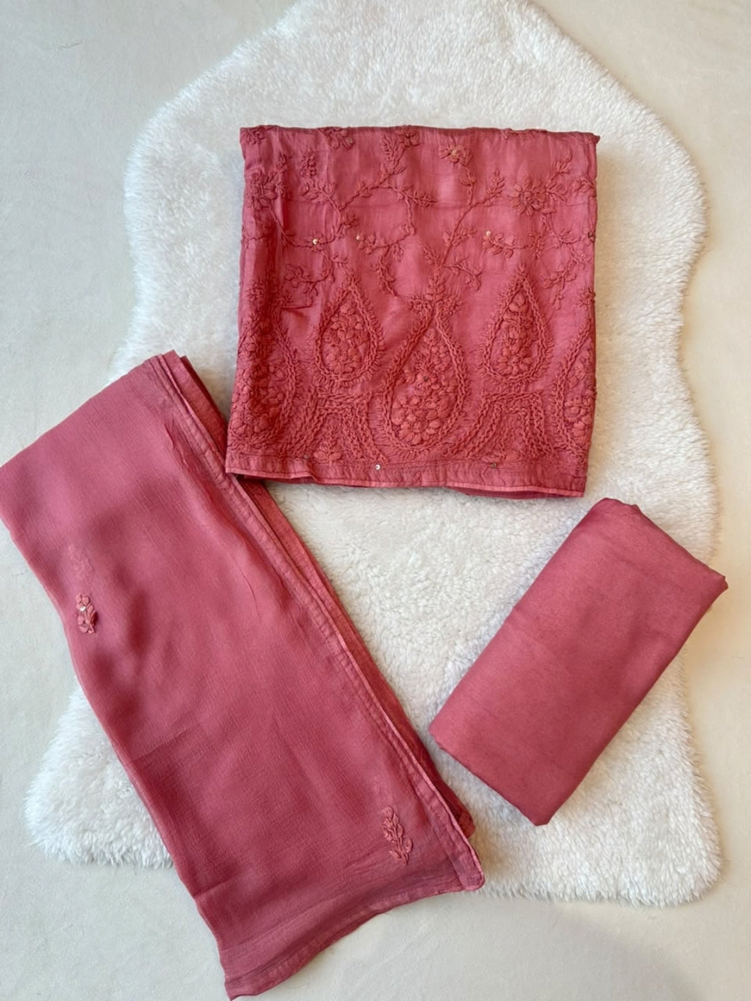 UNSTITCHED-551