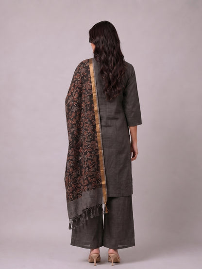 UNSTITCHED-0477