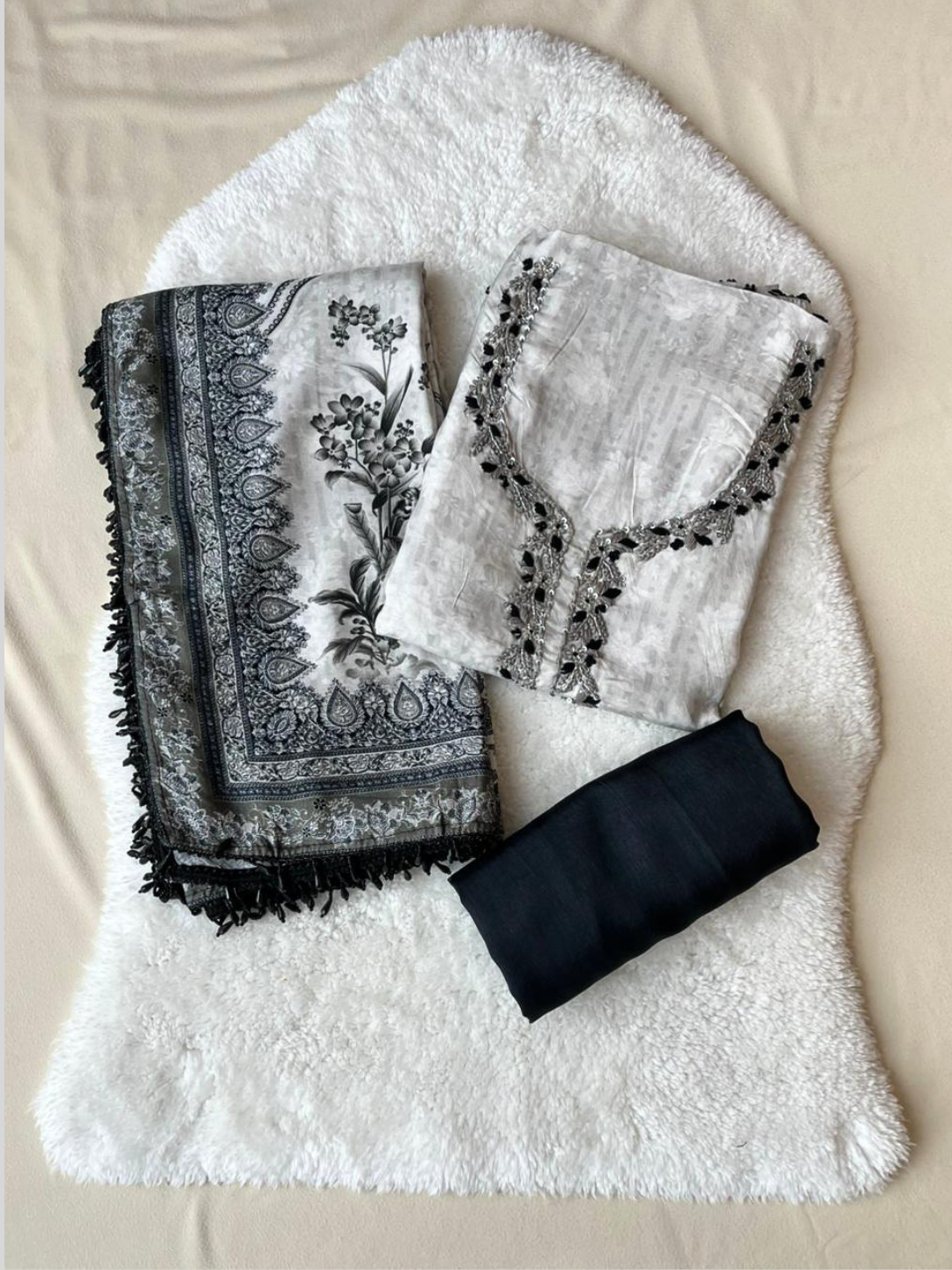 UNSTITCHED-578