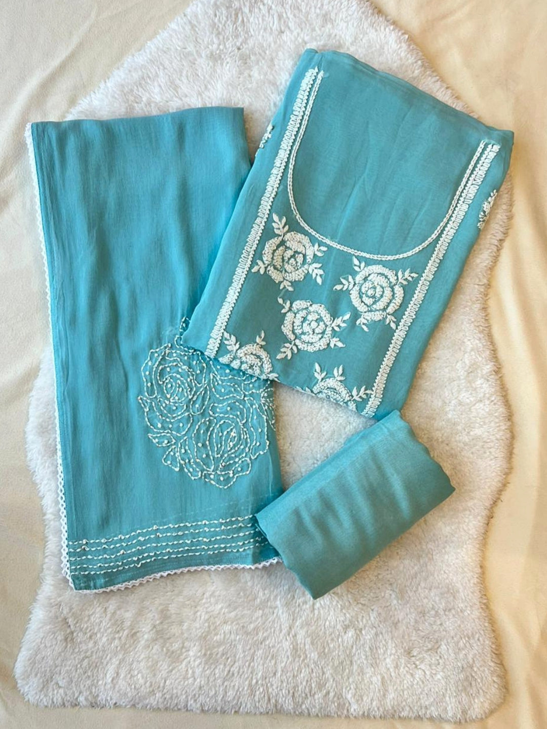 UNSTITCHED-587