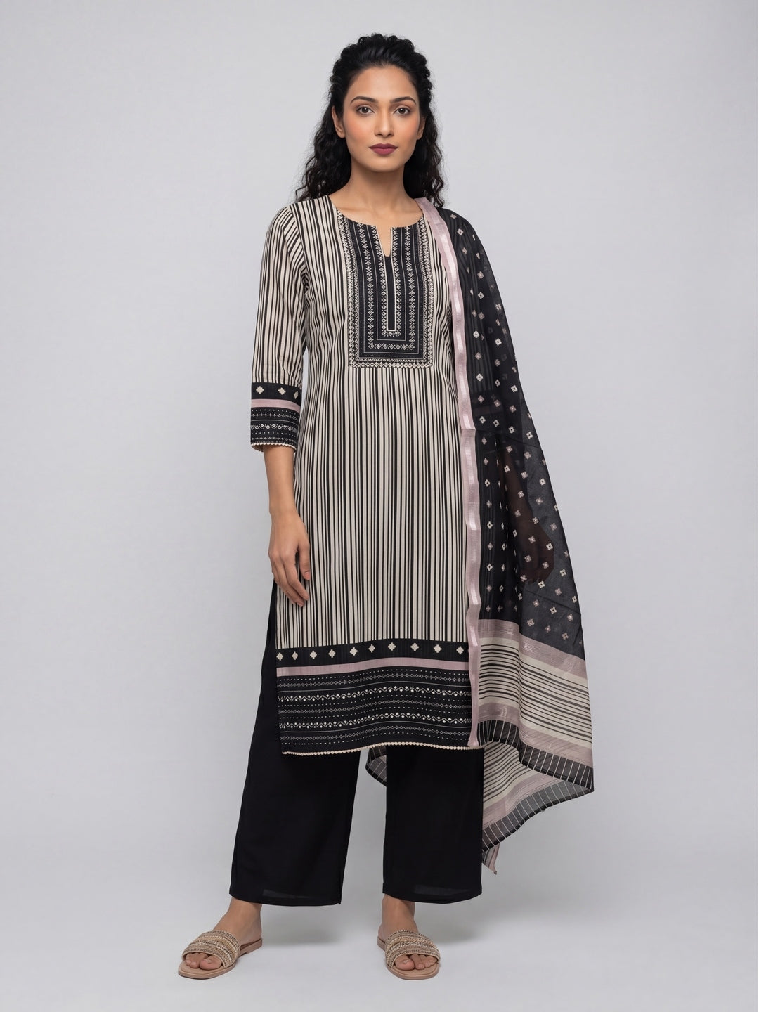 UNSTITCHED-592
