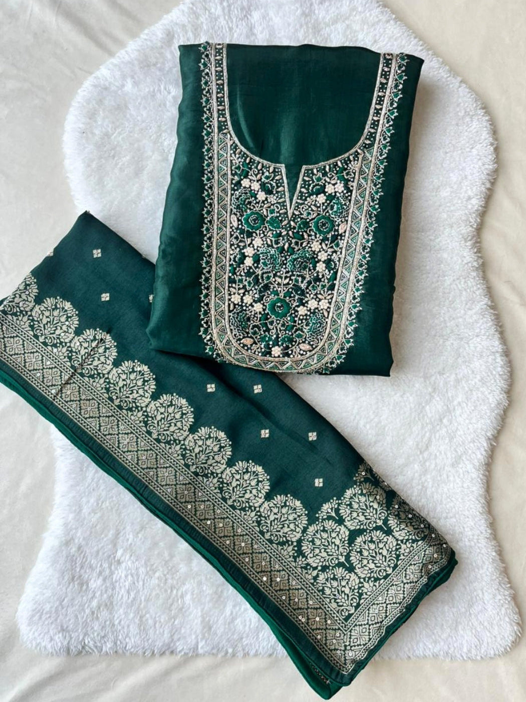 UNSTITCHED-652