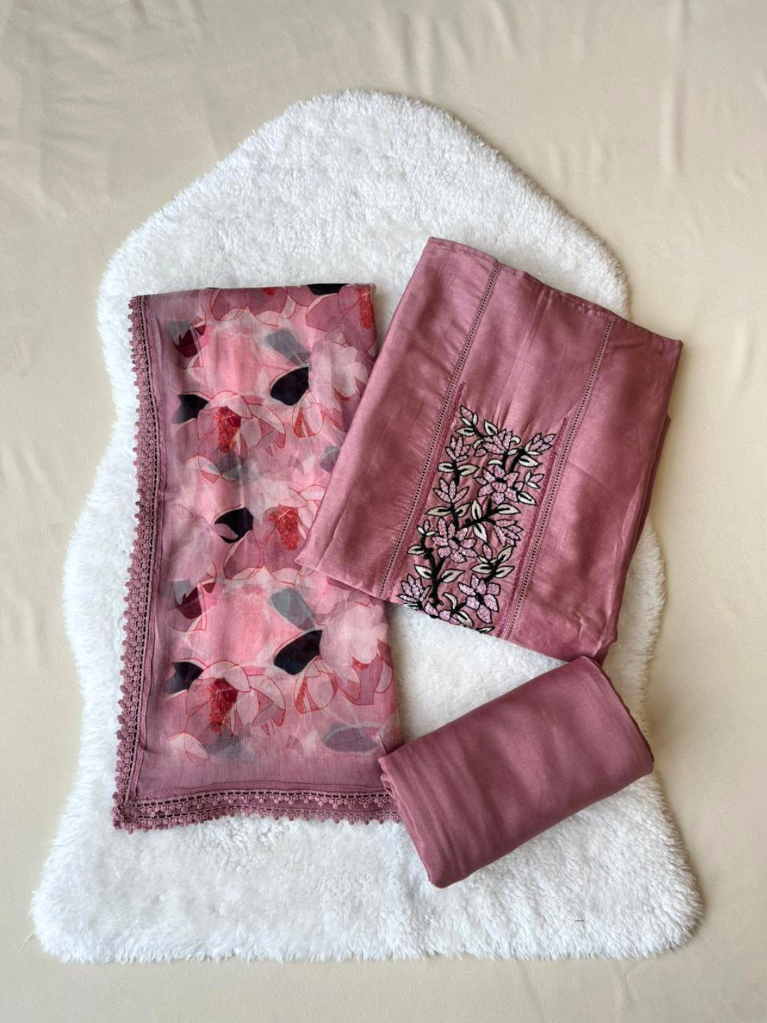 UNSTITCHED-658