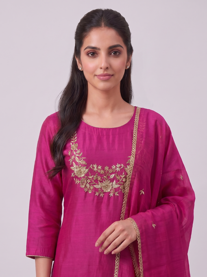 UNSTITCHED-740