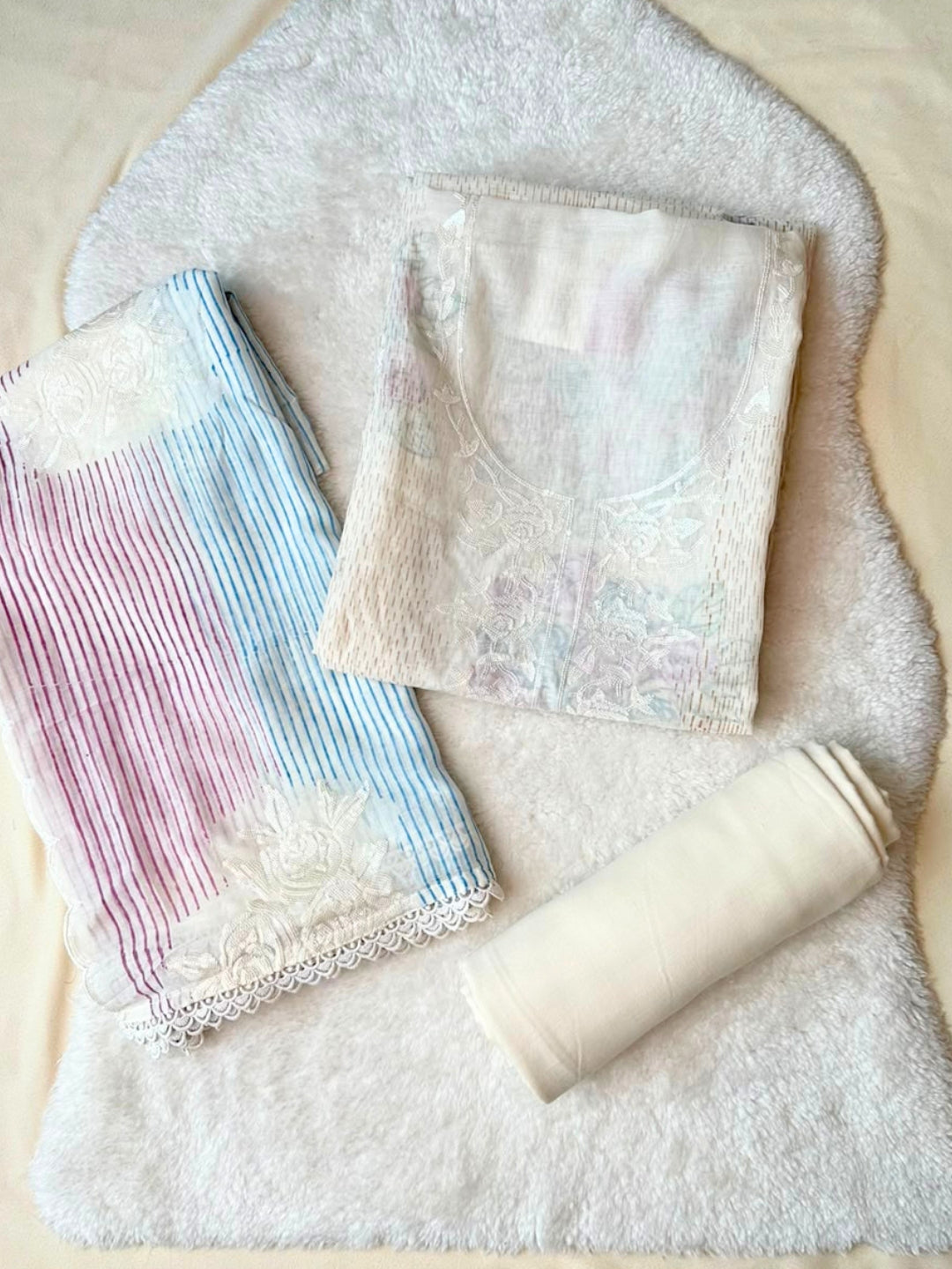 UNSTITCHED-839