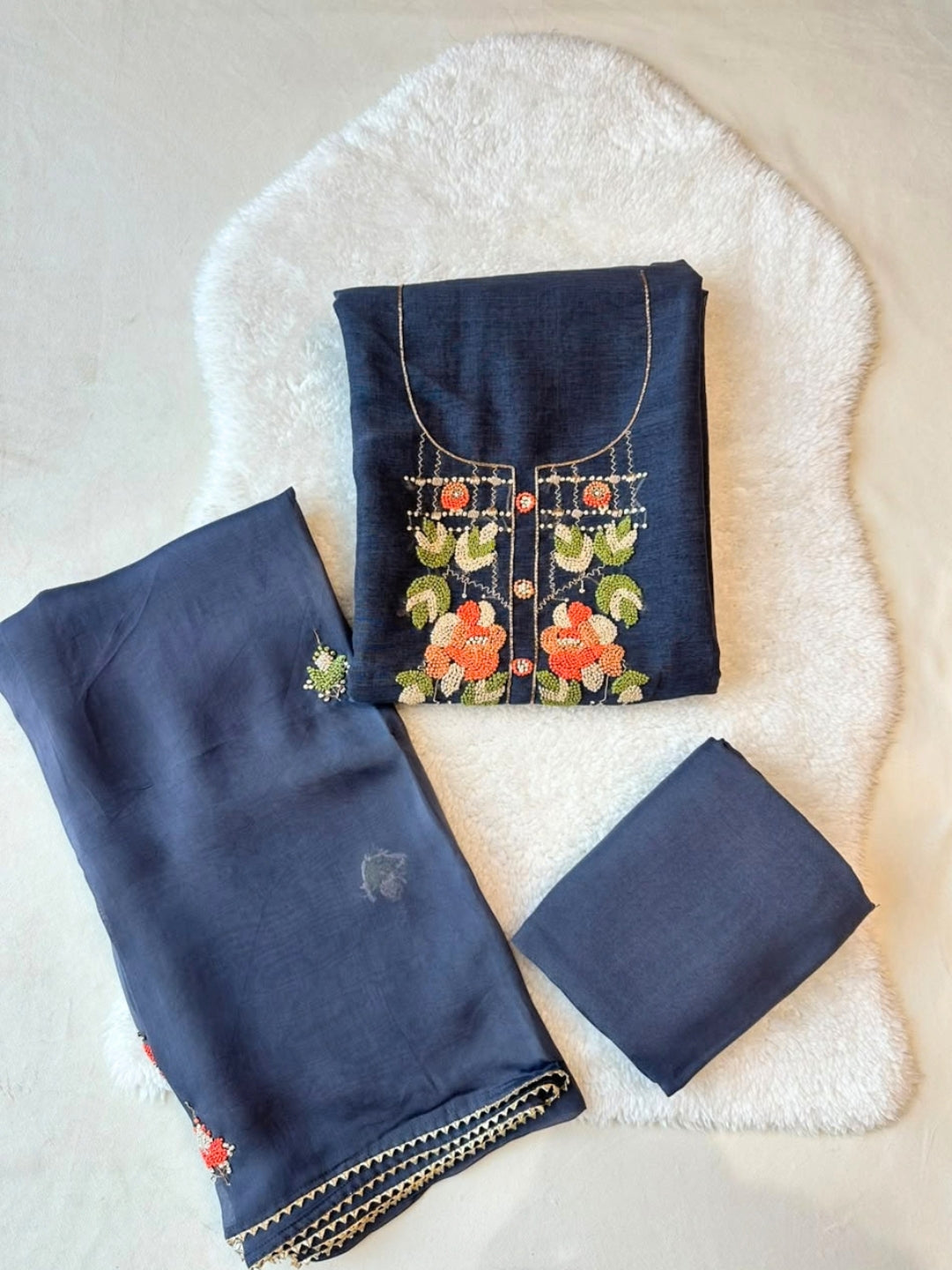 UNSTITCHED-891