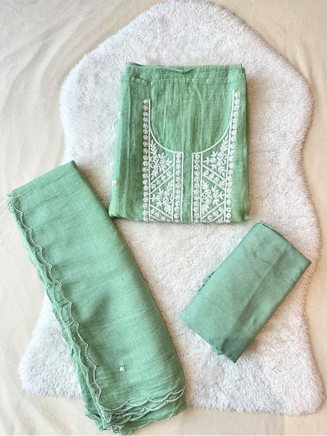 UNSTITCHED-893