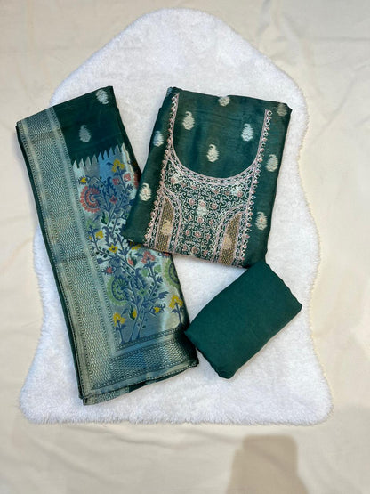 UNSTITCHED-715