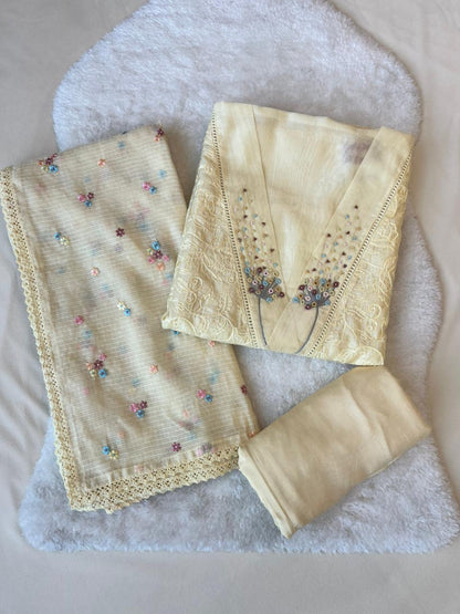 UNSTITCHED-659