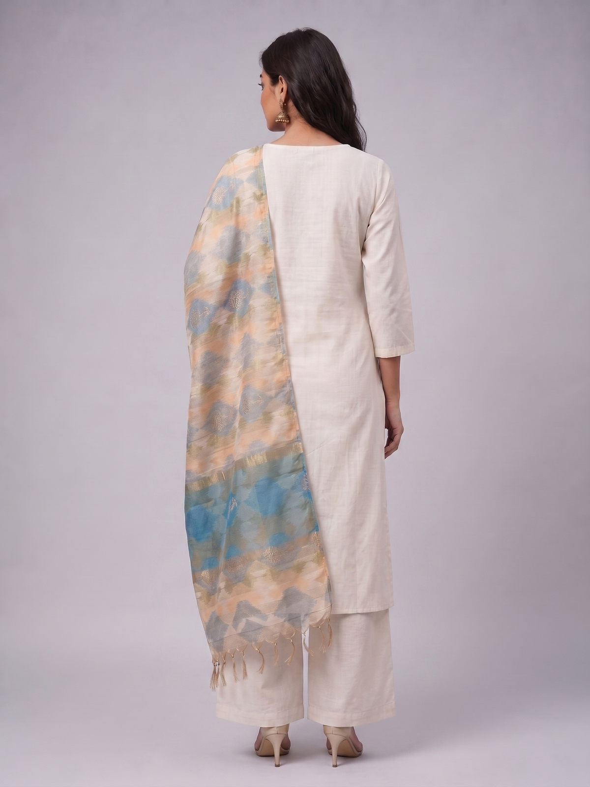 UNSTITCHED-752